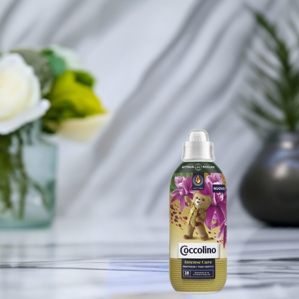 Butelka Coccolino Sandałowiec Wiciokrzew płynu do płukania 645 ml