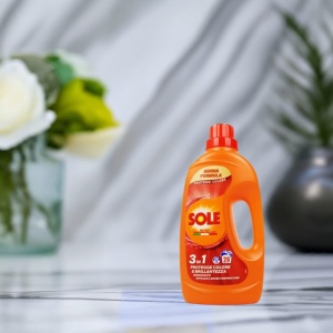 Butelka płynu do prania kolorowych ubrań SOLE na 29 prań