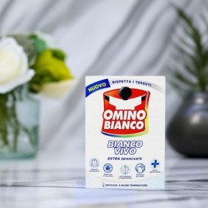 Pudełko Omino Bianco odplamiacz w proszku 500g, dodatek do prania.