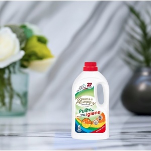 Butelka Spuma di Sciampagna płyn do kolorów Pulito e Igiene, 1,215L.