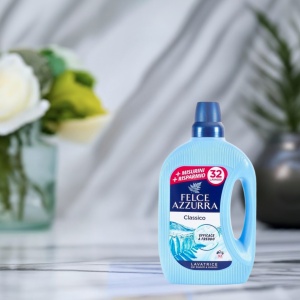 Butelka Felce Azzurra Classico płyn do prania uniwersalny, 32 prania.