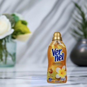 Butelka Vernel Aromaterapia Frangipani, skoncentrowany płyn do płukania 700ml.