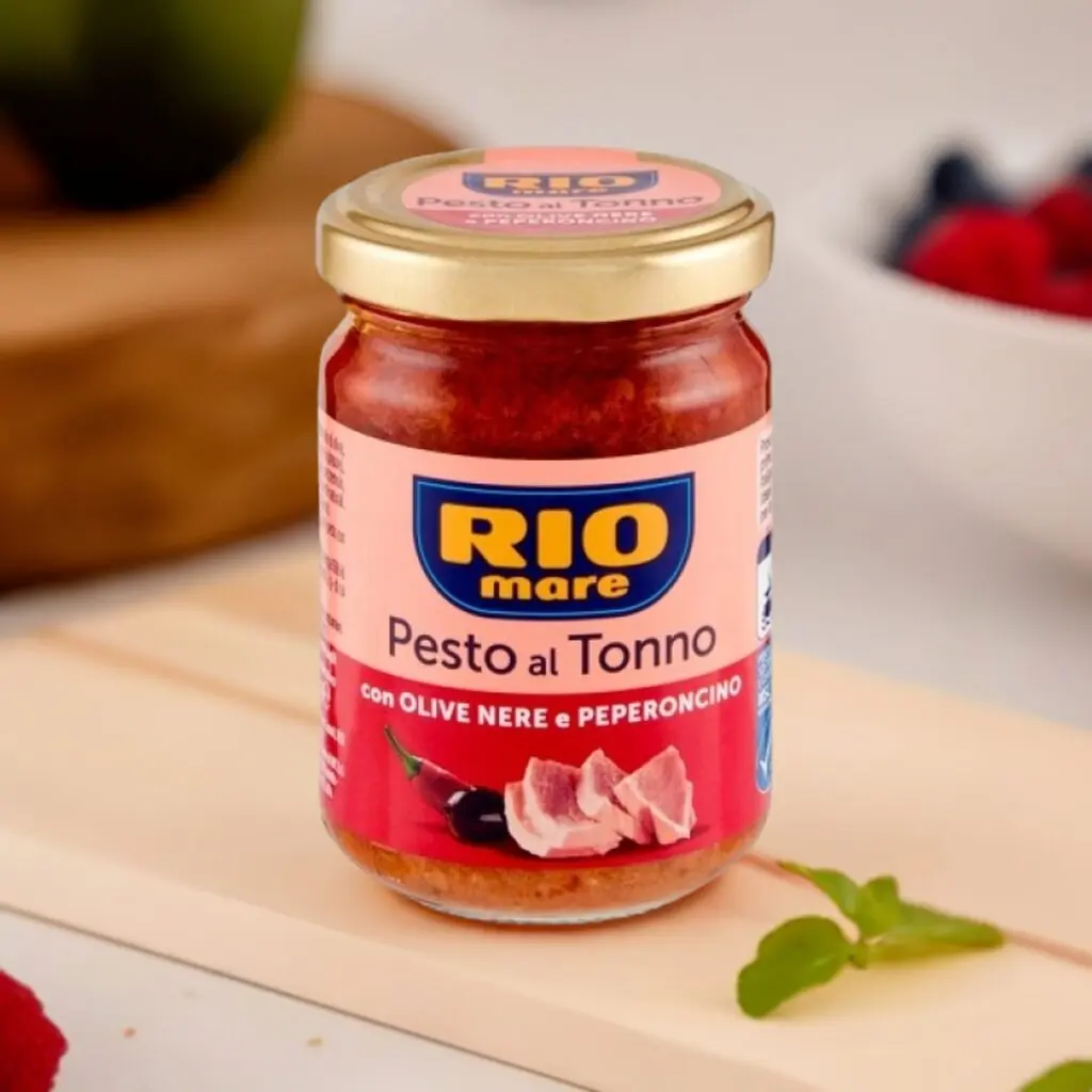 Pesto Rio Mare z Tuńczyka, Oliwkami i Papryczką Chili- Włoski Sos do Makaronu 130 g.