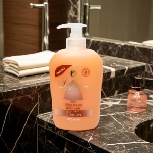 Butelka z pompką Pino Silvestre mydło w płynie Gocce di Argan 300ml.