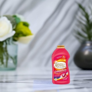 Butelka Spuma di Sciampagna płyn do wełny Colore Puro, 800ml.