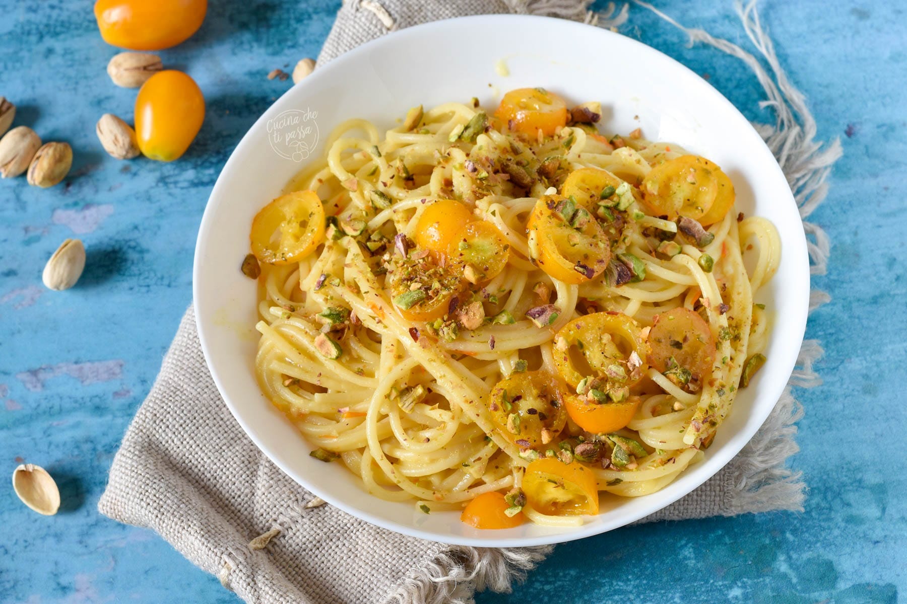 spaghetti-pomodori-gialli-e-pistacchi-12