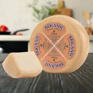 Pecorino Sardo Brigante 1,665 kg – cały |włoski ser owczy z Sardynii