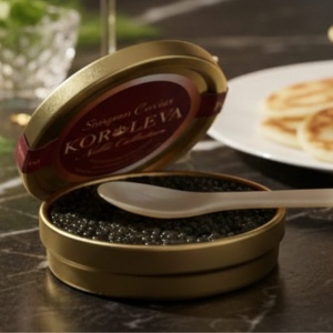Kawior Premium Koroleva Imperial Oscietra – 100 g W puszce galwanizowanej 24-karatowym złotem + łyżeczka z masy perłowej