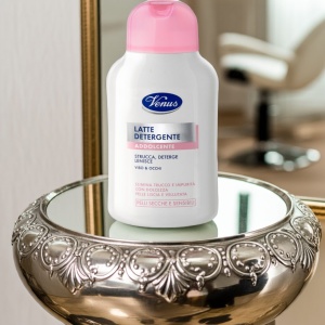 VENUS Latte Detergente – łagodne mleczko do demakijażu 200 ml