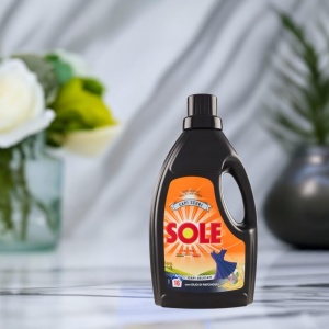 Butelka Sole płyn do czarnego, do prania ciemnych tkanin, 1L.